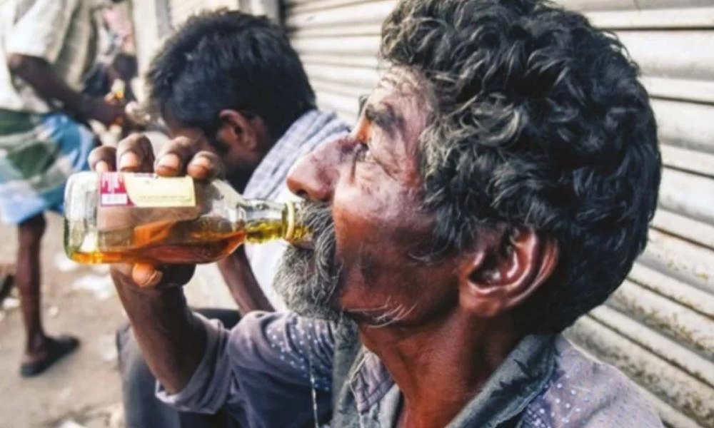 Εννέα Ινδοί ήπιαν απολυμαντικό επειδή δεν έβρισκαν αλκοόλ και πέθαναν